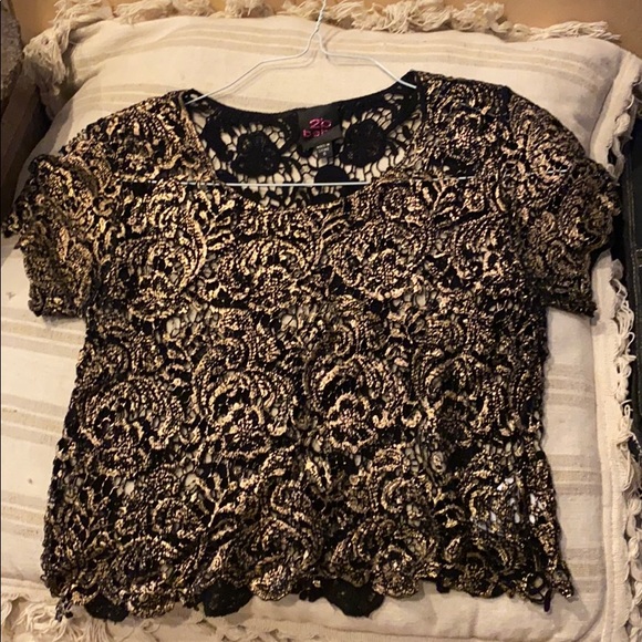 Black top - Picture 3 of 4